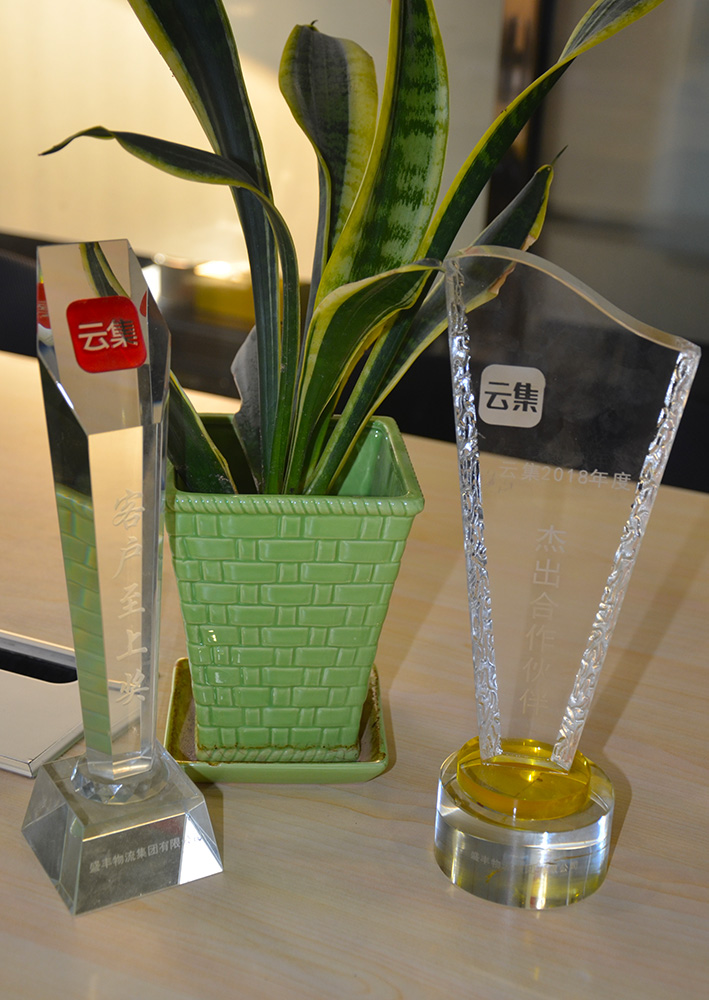 服务取胜，载誉而归