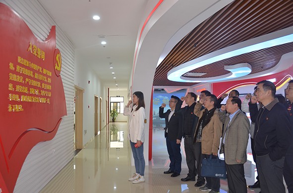 不忘初心跟党走——参观福兴经济开发区政治生活馆